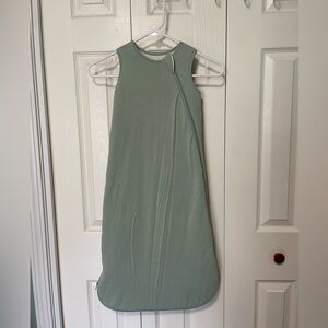 Kyte baby sleepsack, size medium, 2.5 tog, sage green